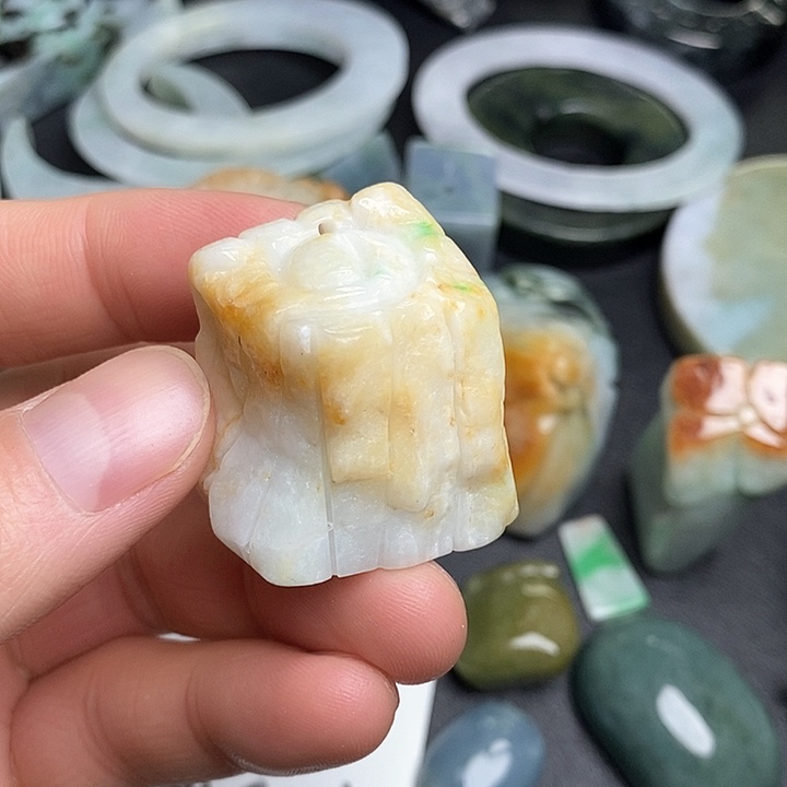 翡翠未镶嵌颈饰天然翡翠47
