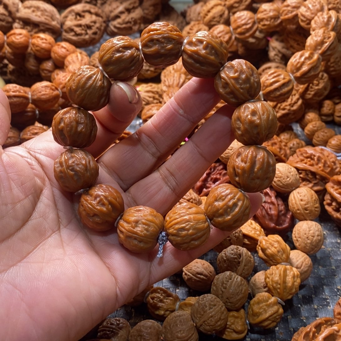 文玩核桃吊坠粗筋