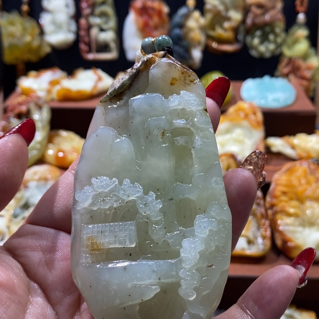 蛇纹石玉颈饰未镶嵌