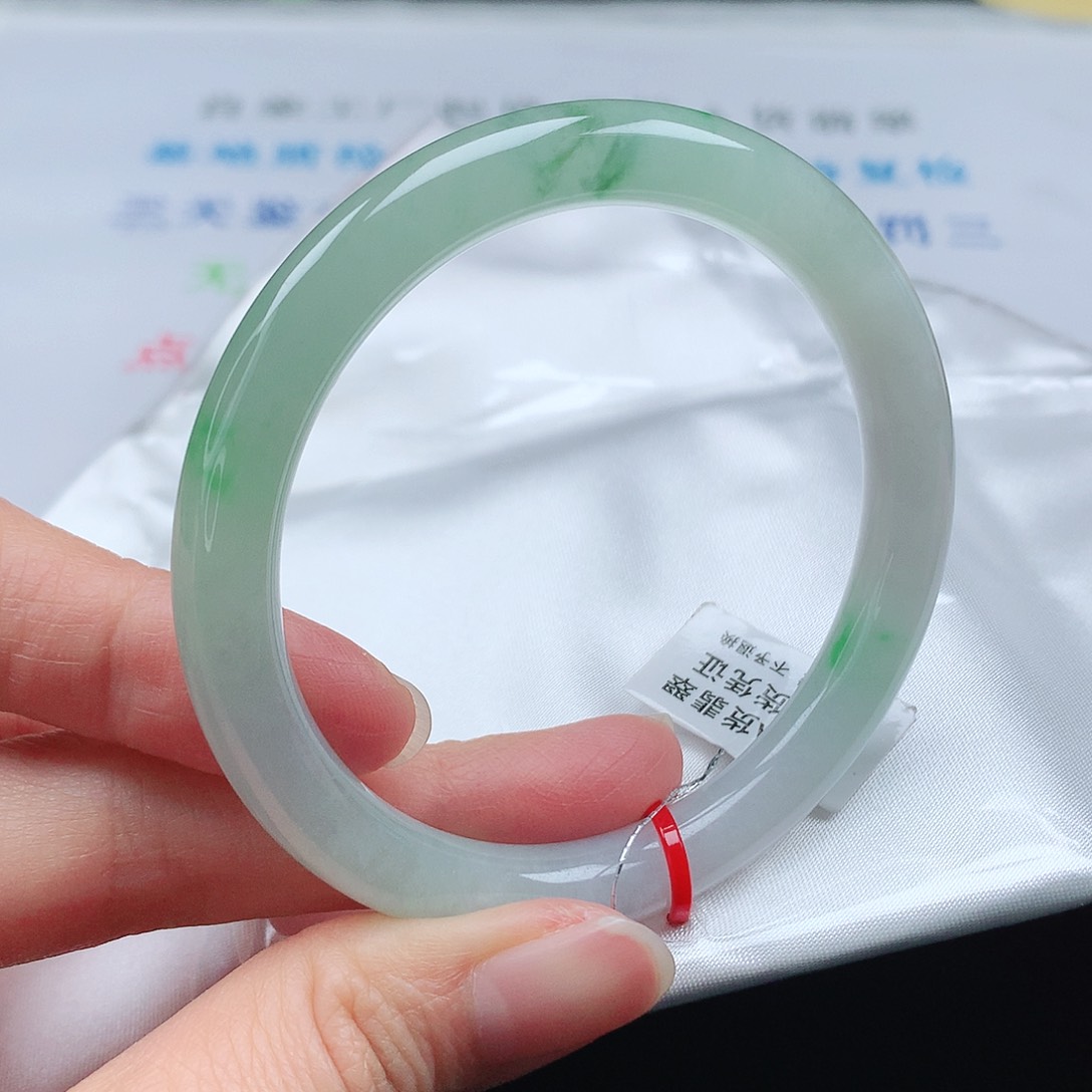 翡翠手镯（圆镯）未镶嵌55圆