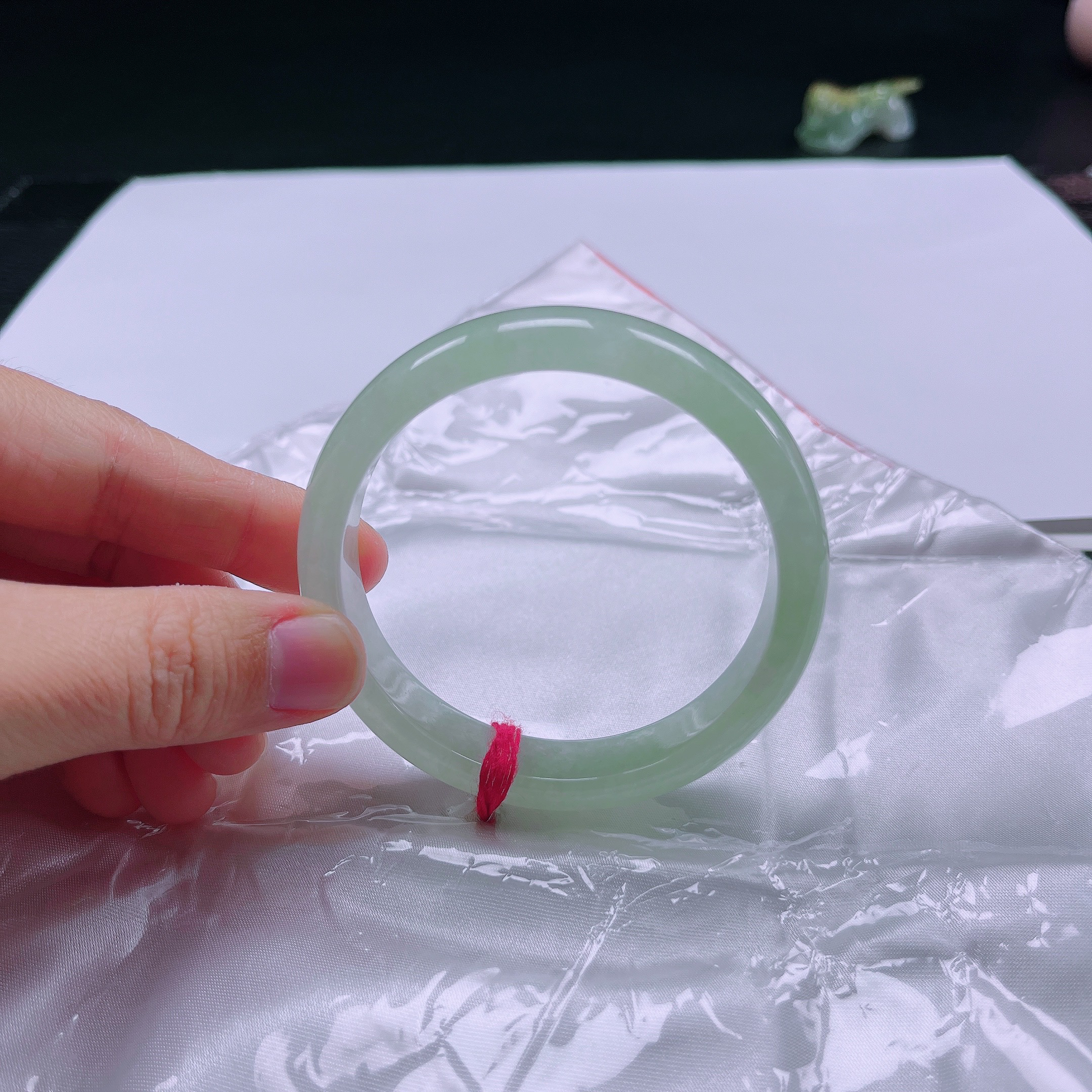 缅甸翡翠A货56-57老坑冰透葡萄肉底色正圈手镯，精美百搭女款冰透