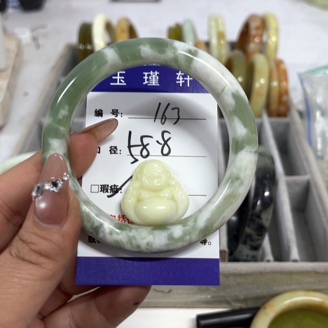 蛇纹石玉手镯未镶嵌