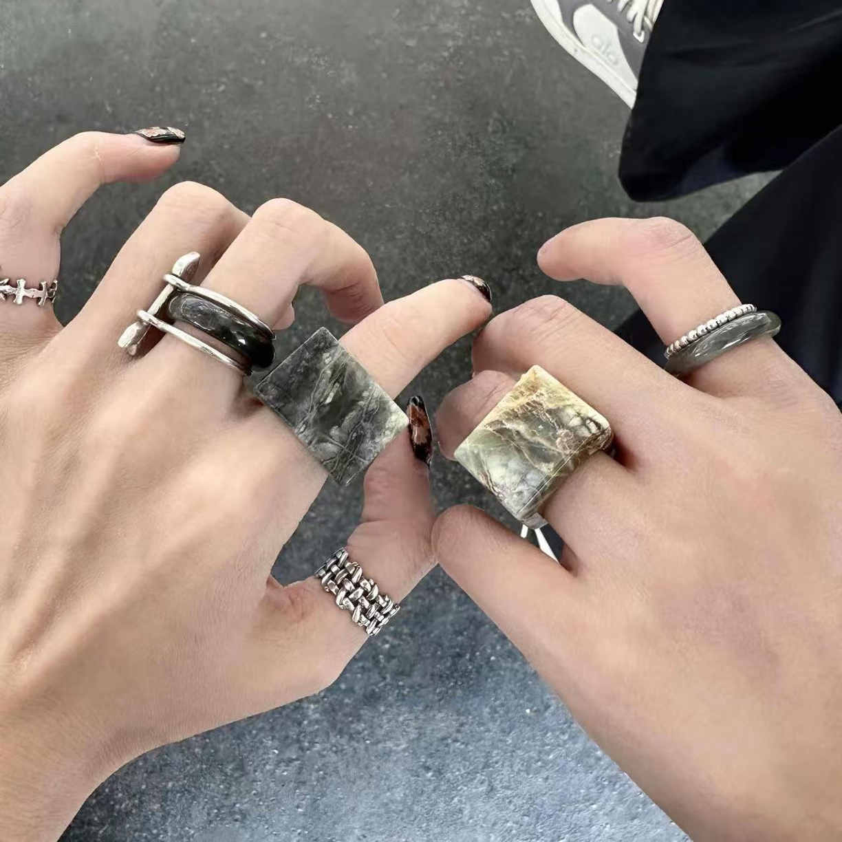 天然岫玉花玉胖圆直切细条戒指(直播间选款)乱拍随机发一