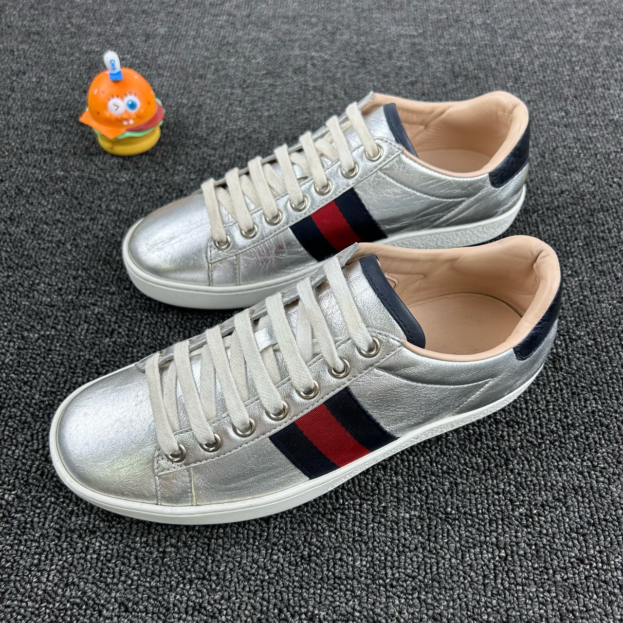 未使用 GUCCI/古驰 金属银板鞋 34.5码 时尚金属银 HB1856
