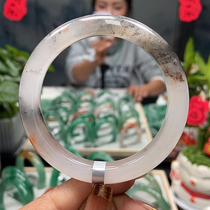 石英质玉手镯未镶嵌