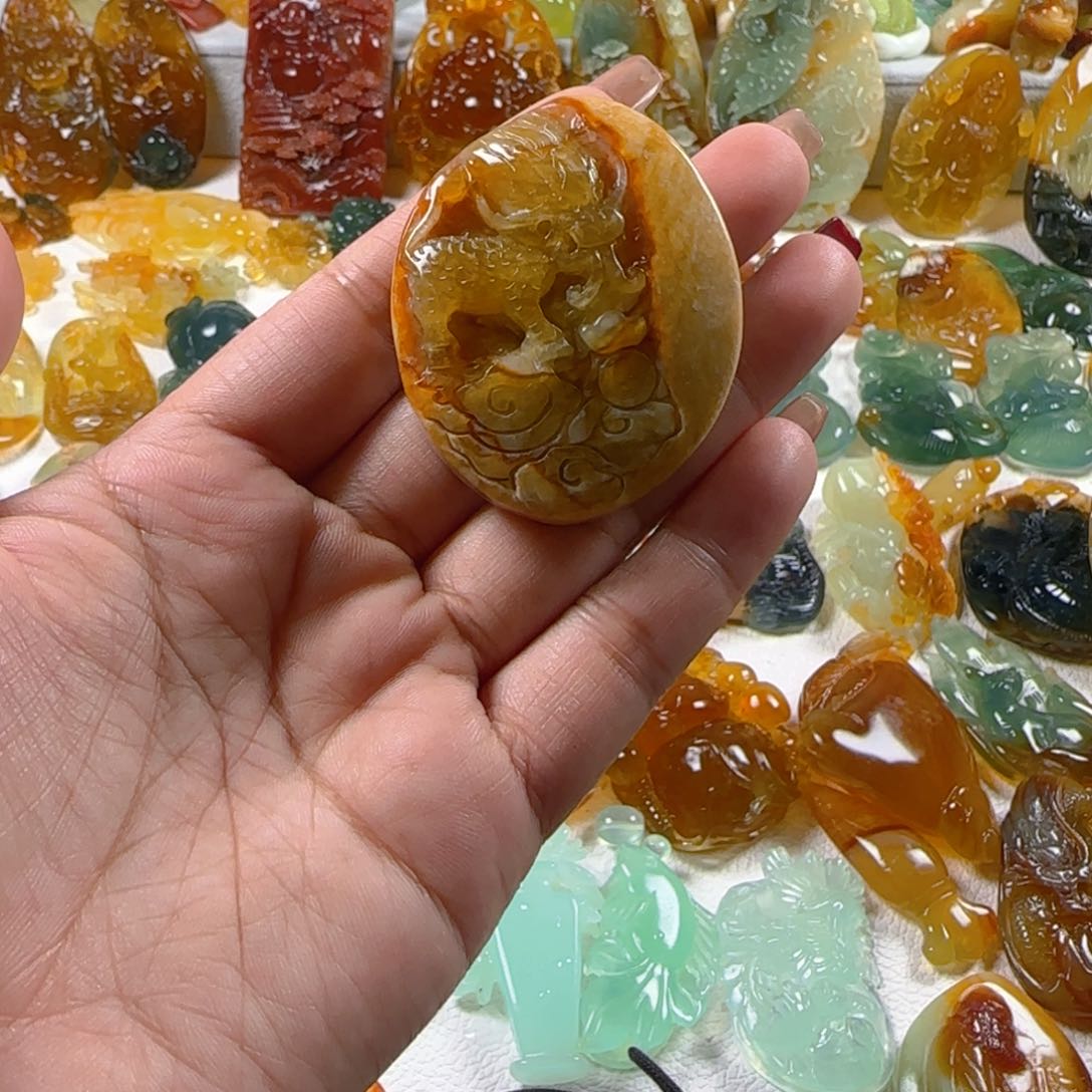 蛇纹石玉颈饰未镶嵌