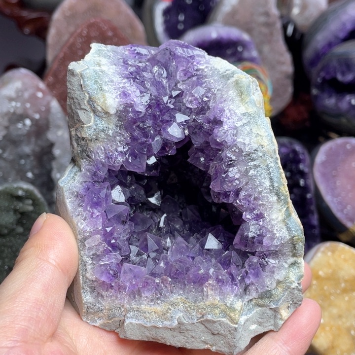 水晶摆件未镶嵌捡漏