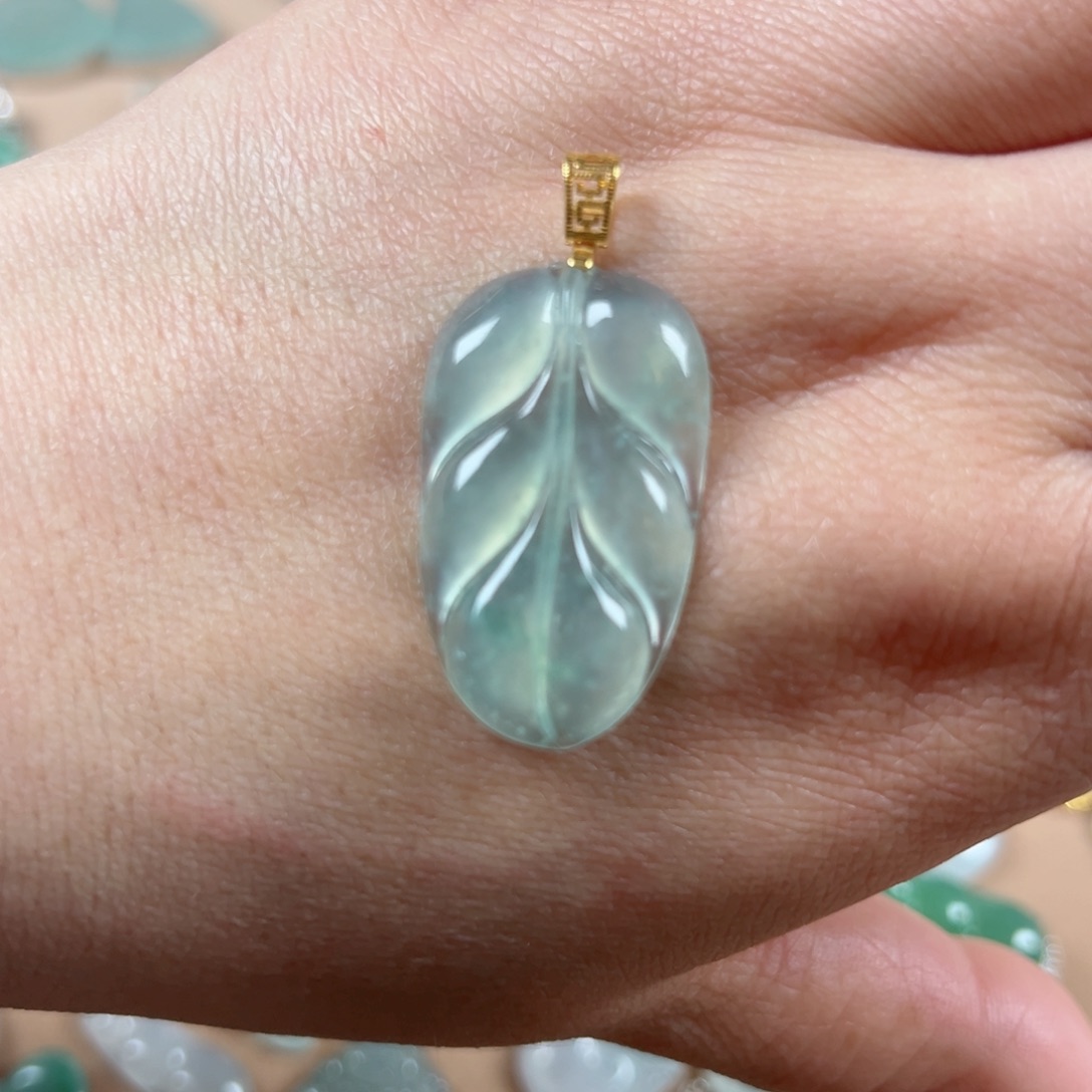 翡翠颈饰18K金镶嵌叶子