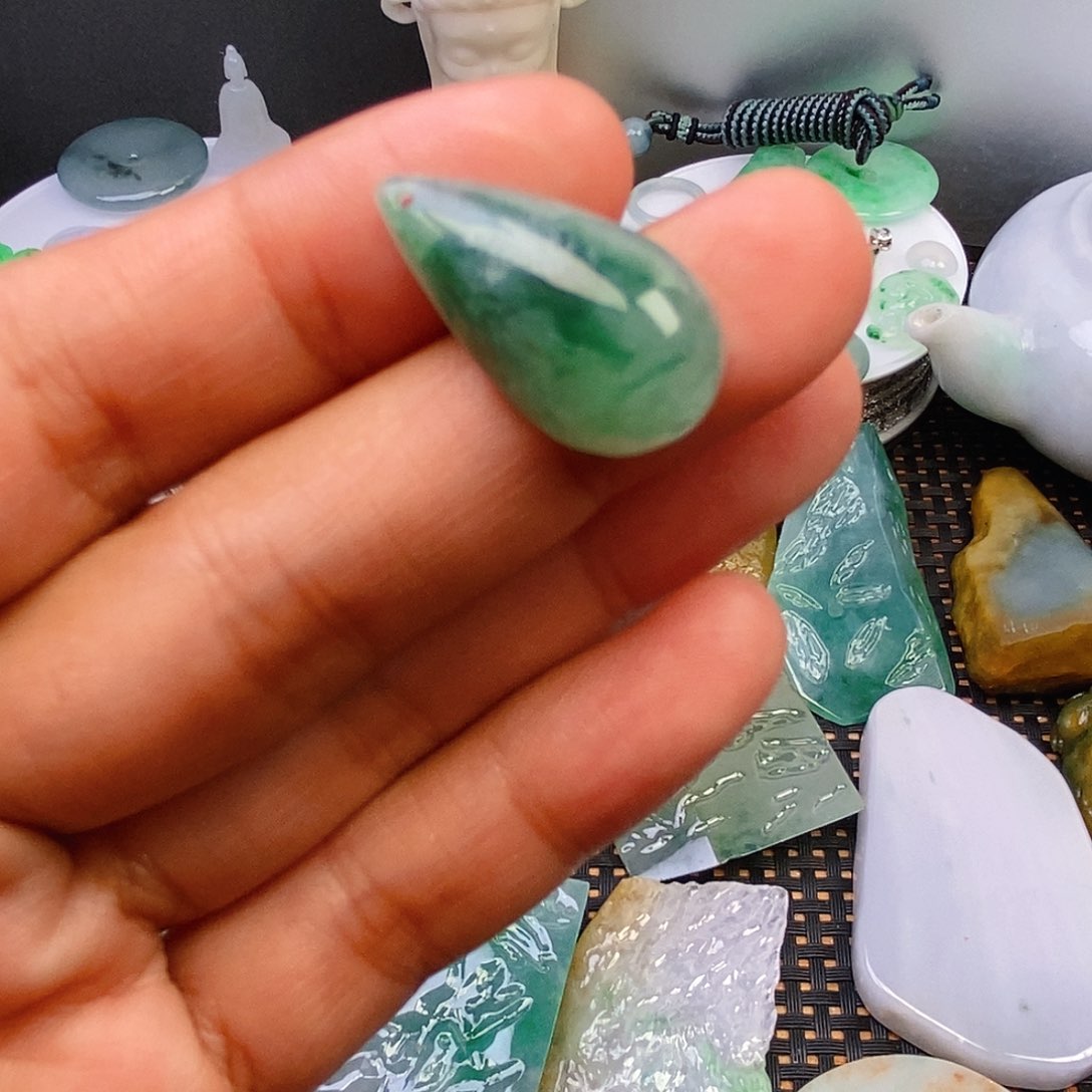 翡翠颈饰未镶嵌翡翠