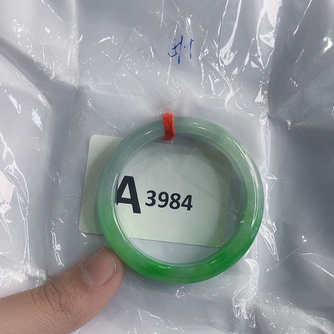 翡翠手镯未镶嵌多样性