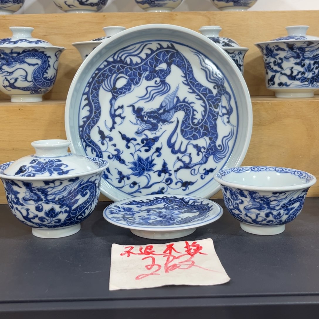 手绘仿元缠枝铠甲龙四件套