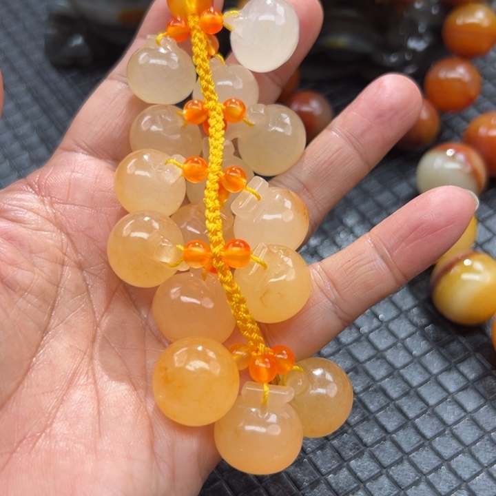 石英质玉（黄龙玉）颈饰合金