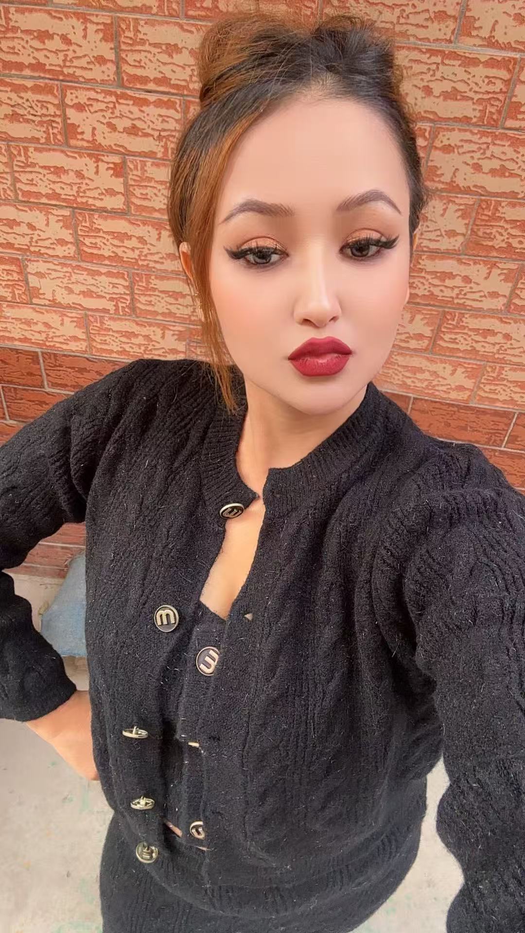 针织长袖厚款常规款时尚毛针织衫设计师短款秋季黑色