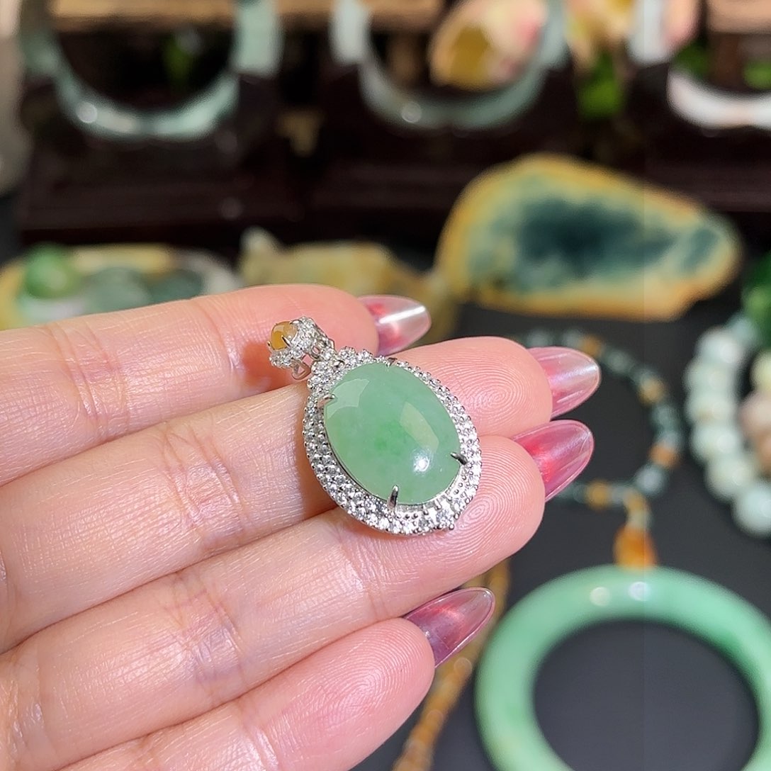 翡翠颈饰未镶嵌江心绿