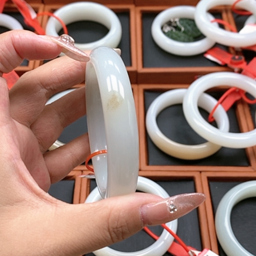 【闪购商品】未镶嵌手镯和田玉