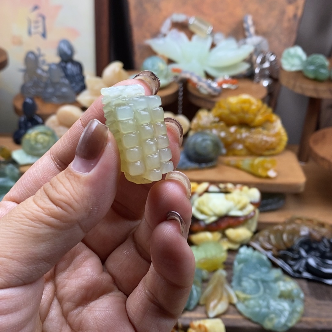 蛇纹石玉未镶嵌吊坠(不含链)