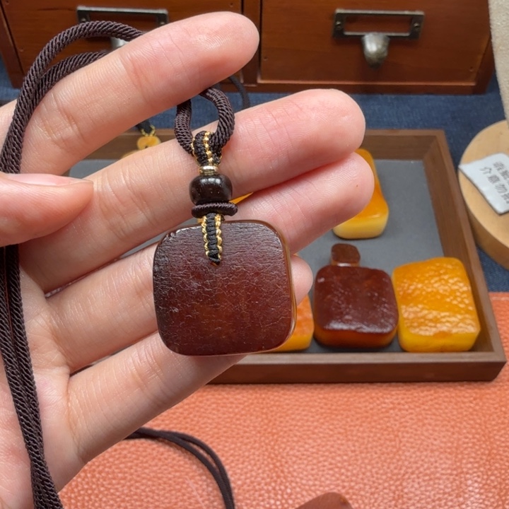 蜜蜡未镶嵌吊坠(赠链)