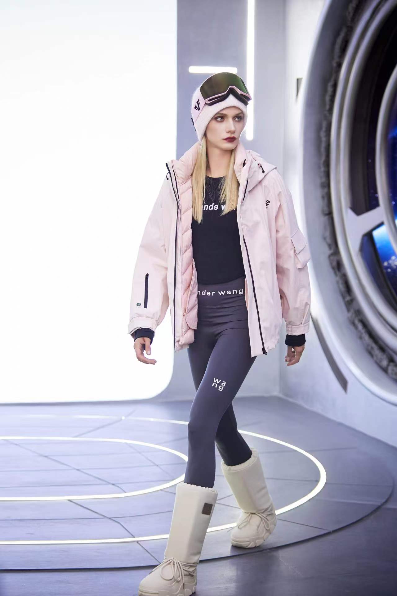 393金影奇大码女装冲锋衣鸭的哦