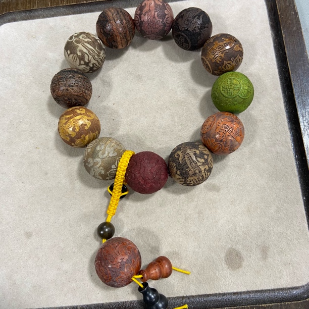 A223多宝花梨卡2.0雕刻珠单圈手串