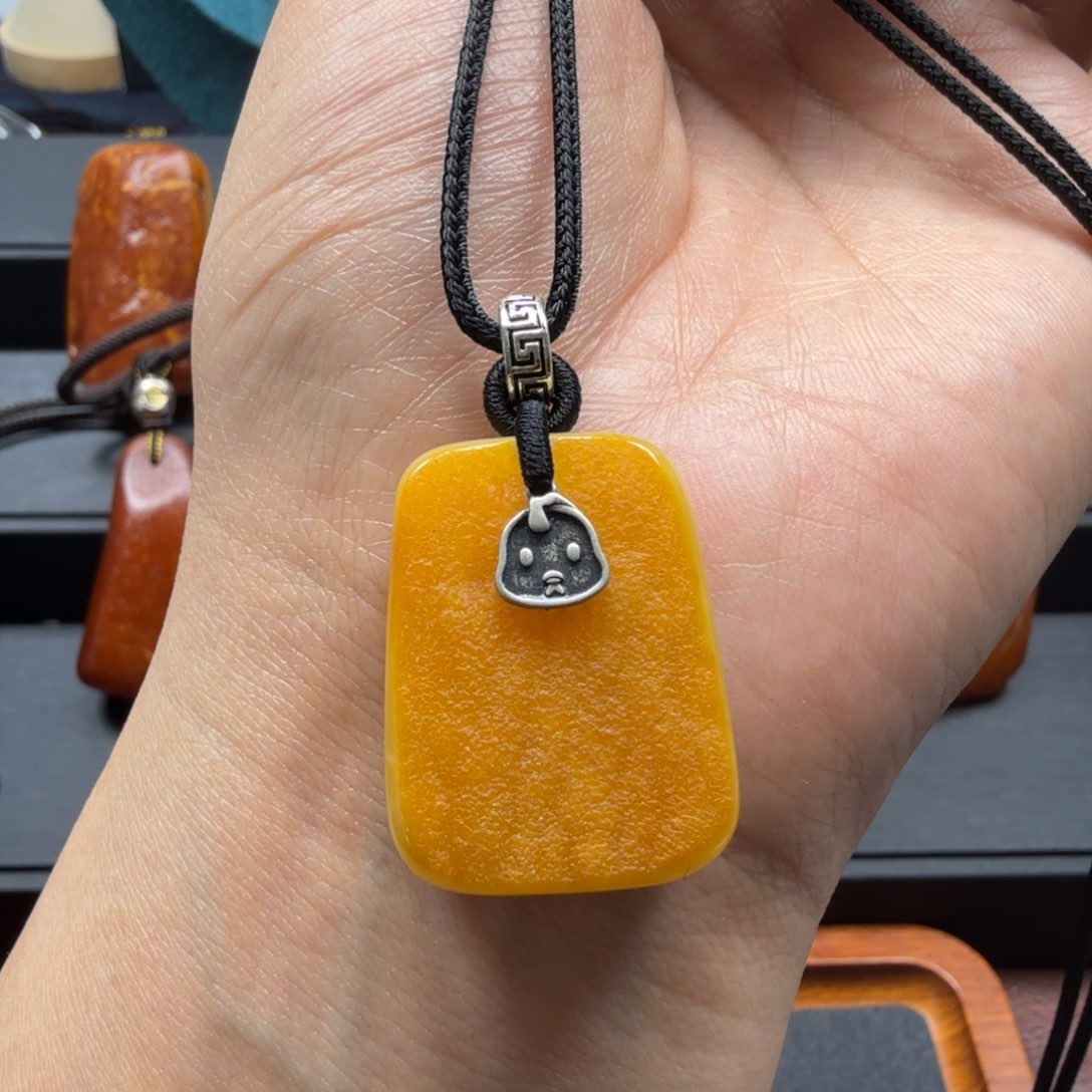 未镶嵌吊坠(赠链)琥珀