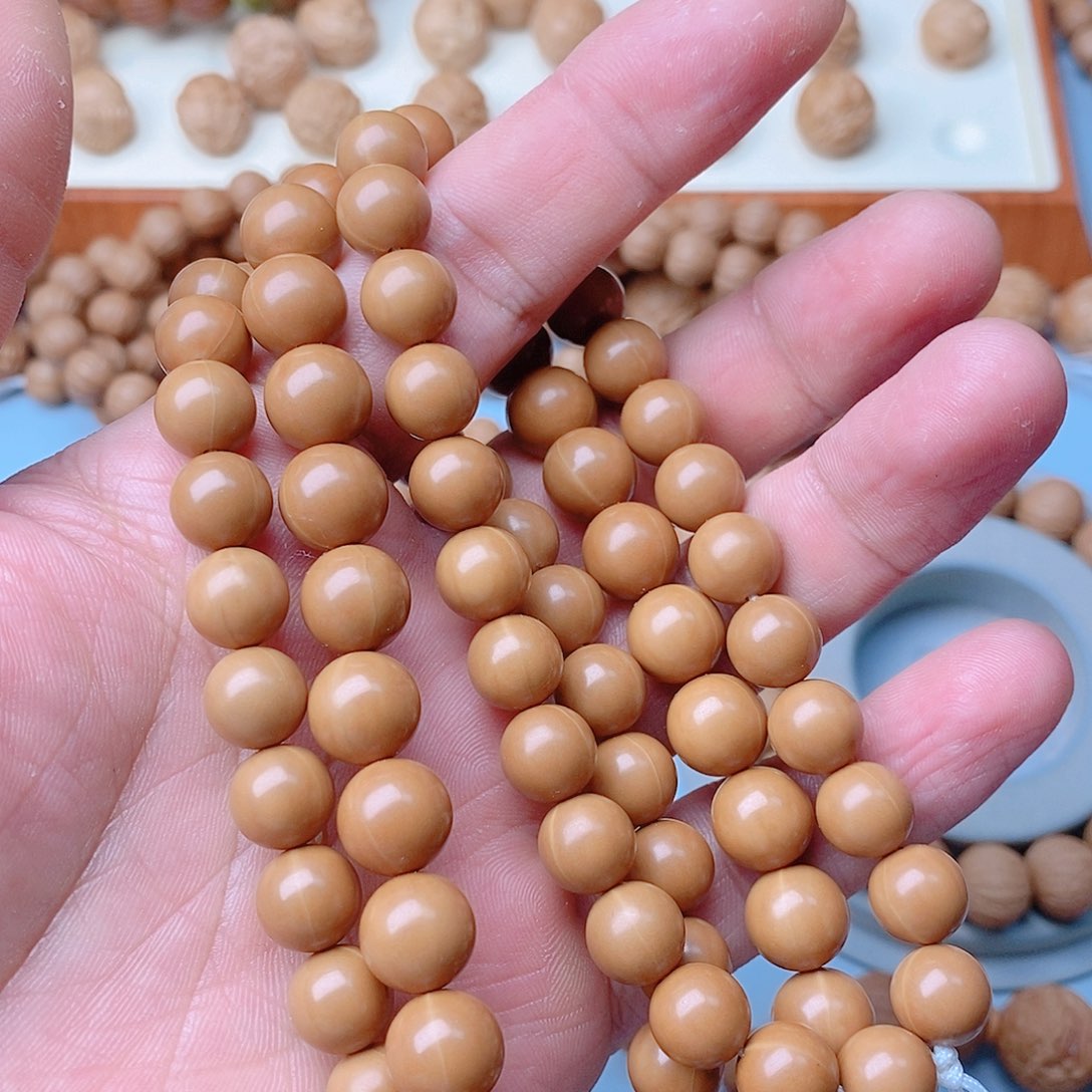 核桃雕刻园珠……………………