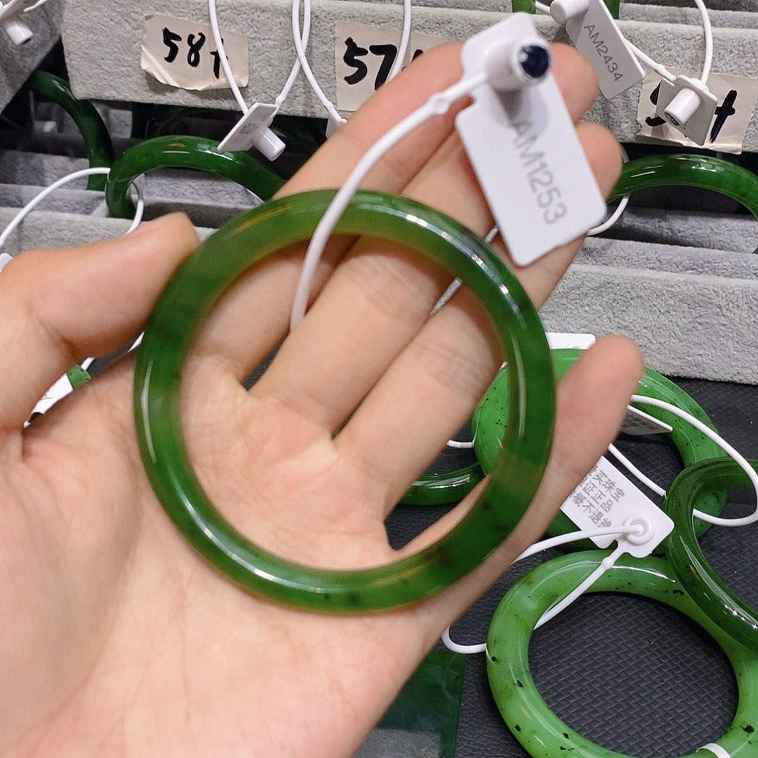 和田玉（碧玉）未镶嵌手镯