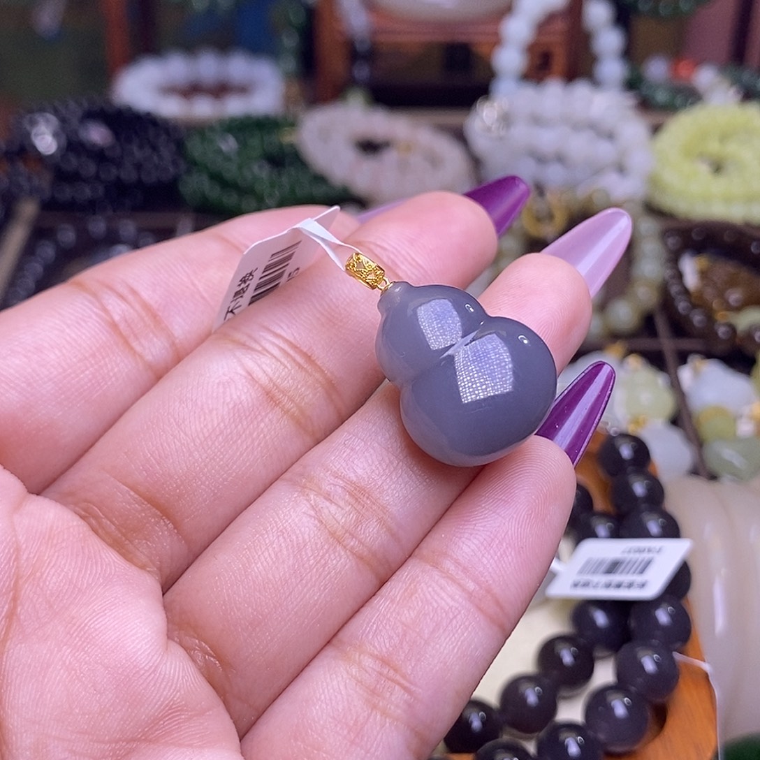 和田玉未镶嵌颈饰浓烟紫老矿料金镶葫芦