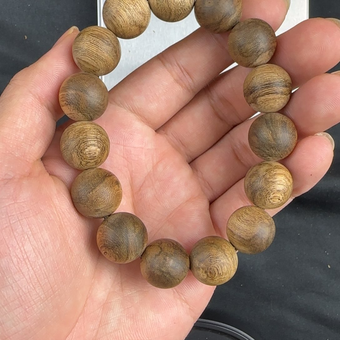 沉香手串文莱 1.5 20g。 