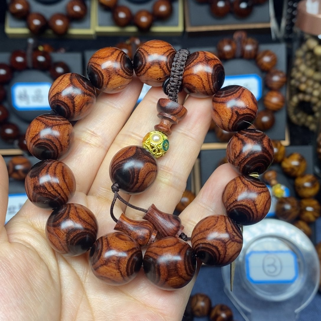 逸*沙老挝花梨1.8熊猫对眼纹