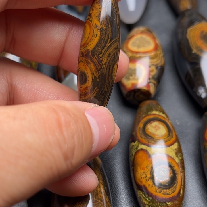 用***1石英岩玉合金颈饰