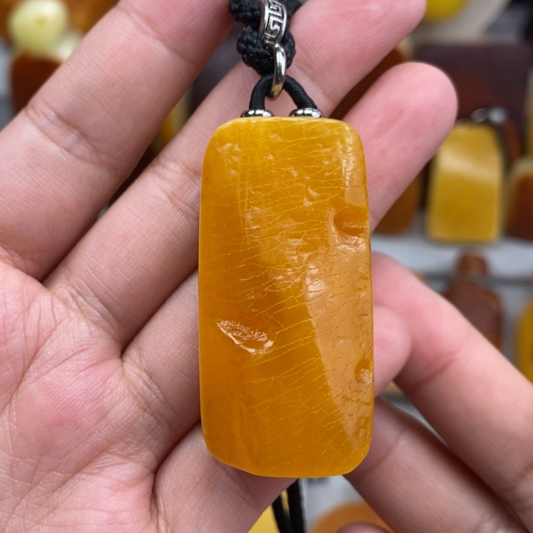 琥珀吊坠(赠链)未镶嵌