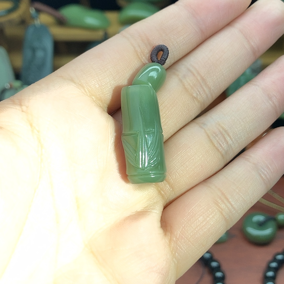 岫岩老玉（透闪石质玉）未镶嵌颈饰