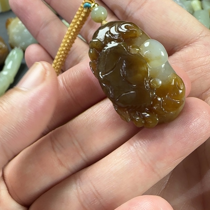 和田玉未镶嵌颈饰定制