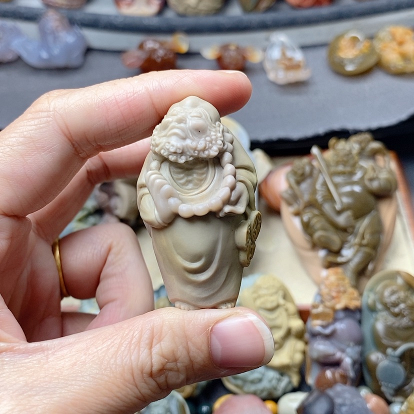 【闪购商品】定制石英质玉吊坠未镶嵌