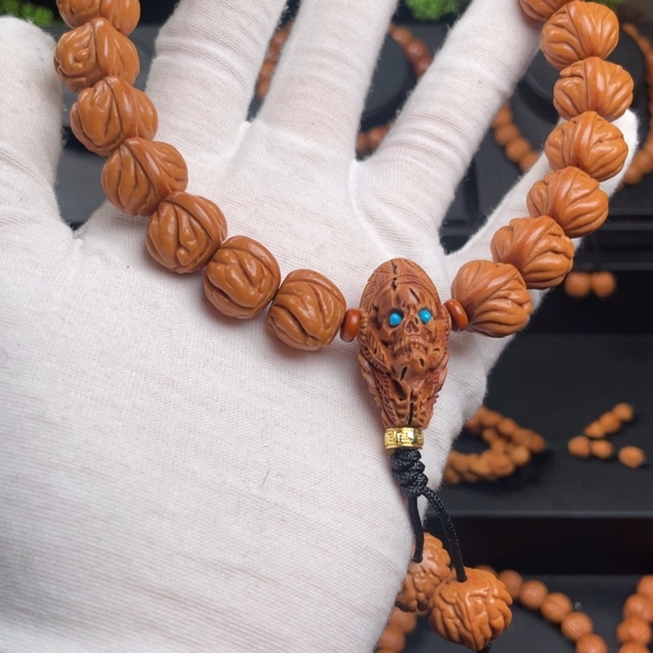 尧***、木质类精品桃核手持