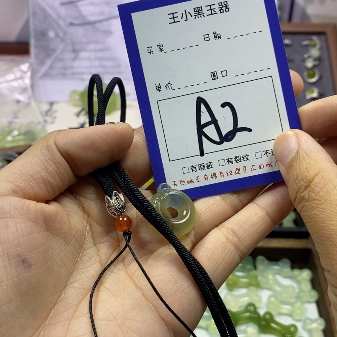 蛇纹石玉颈饰未镶嵌泳*