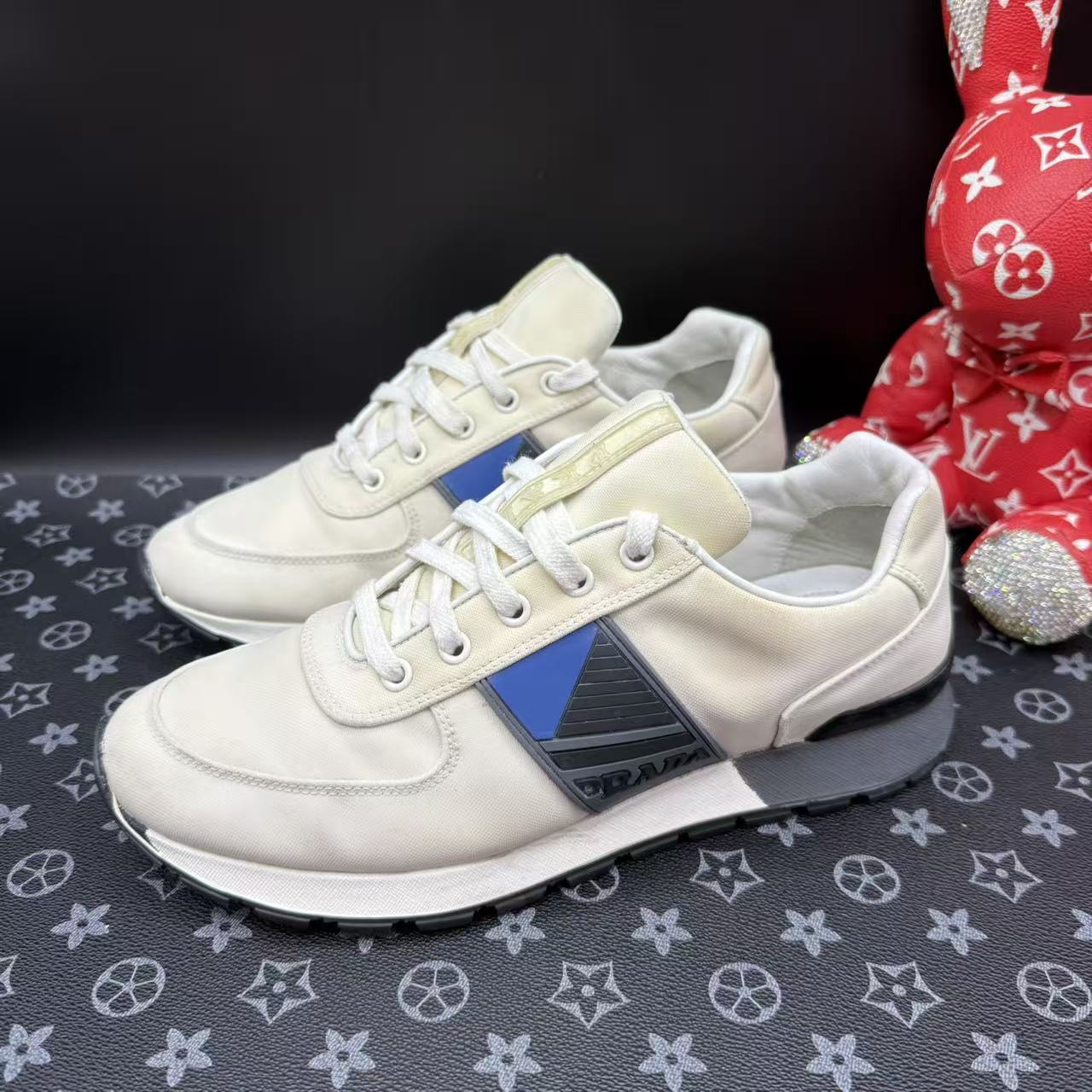 95新 Prada/普拉达 男士米白布面运动鞋40欧码 ddm2707