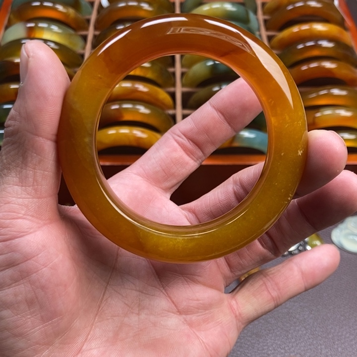 蛇纹石玉手镯未镶嵌君*儿