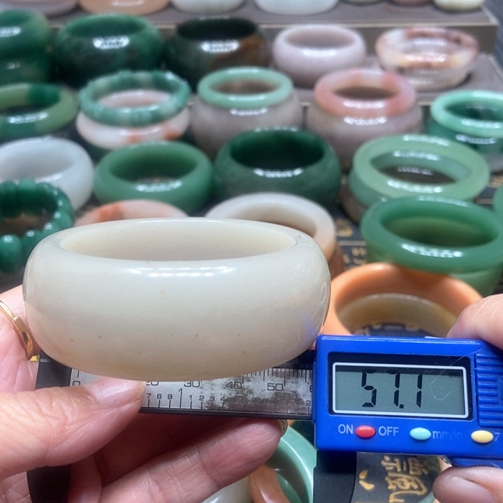 石英质玉手镯未镶嵌