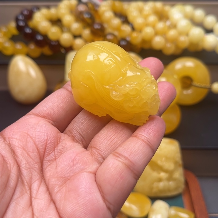 琥珀未镶嵌珠宝奇石M110号貔貅微瑕