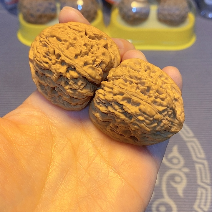 文玩核桃把件小****斤南疆