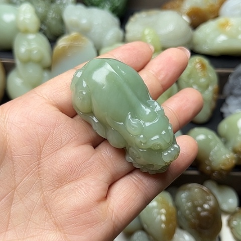 颈饰未镶嵌和田玉蓝*