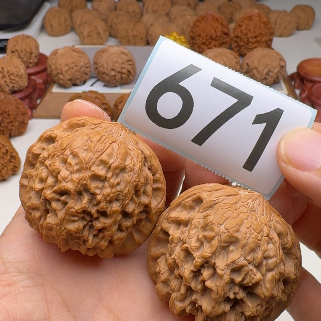 文玩核桃把件和尚头45 大克重