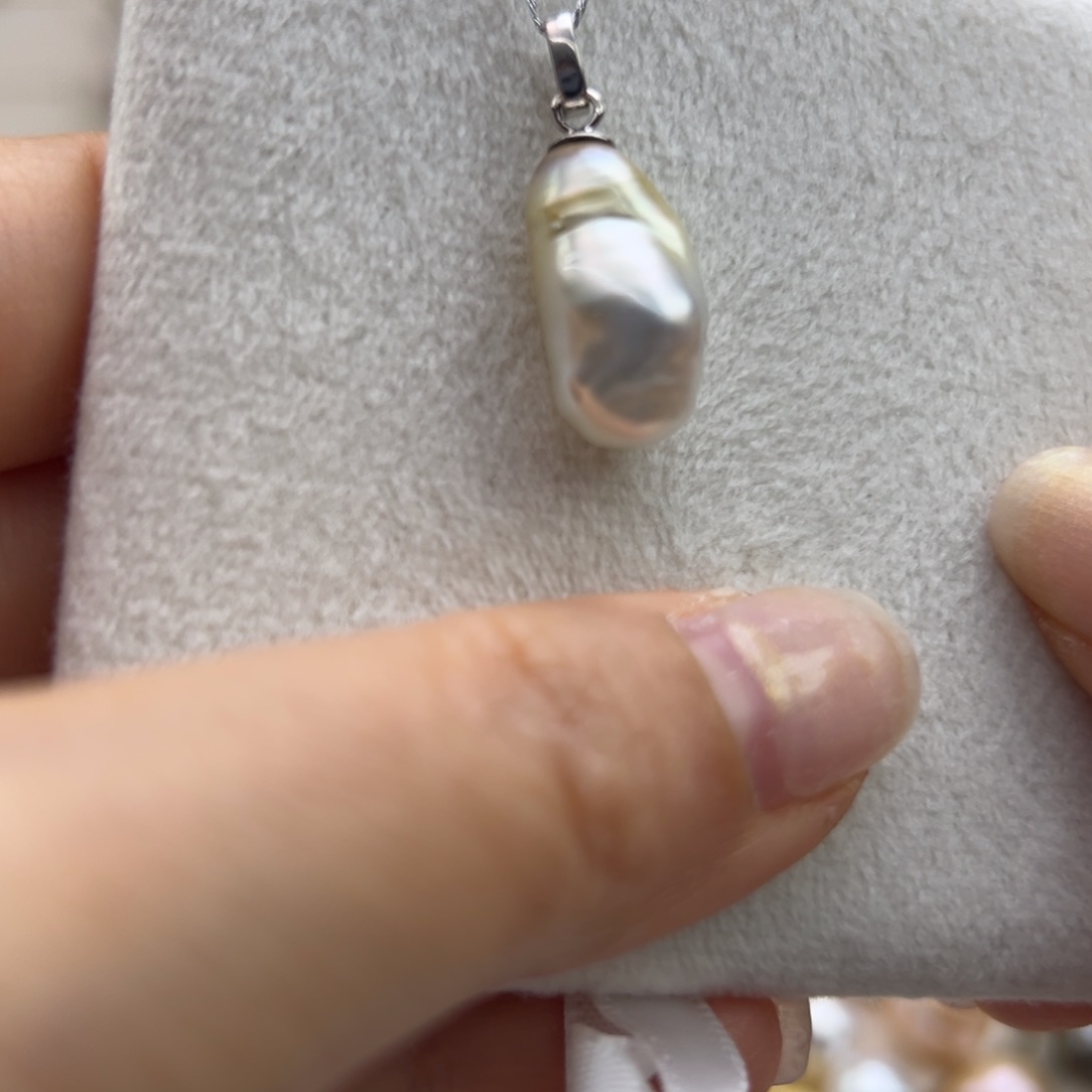 银S925镶嵌耳饰海水珍珠克旭吊坠鎏金色