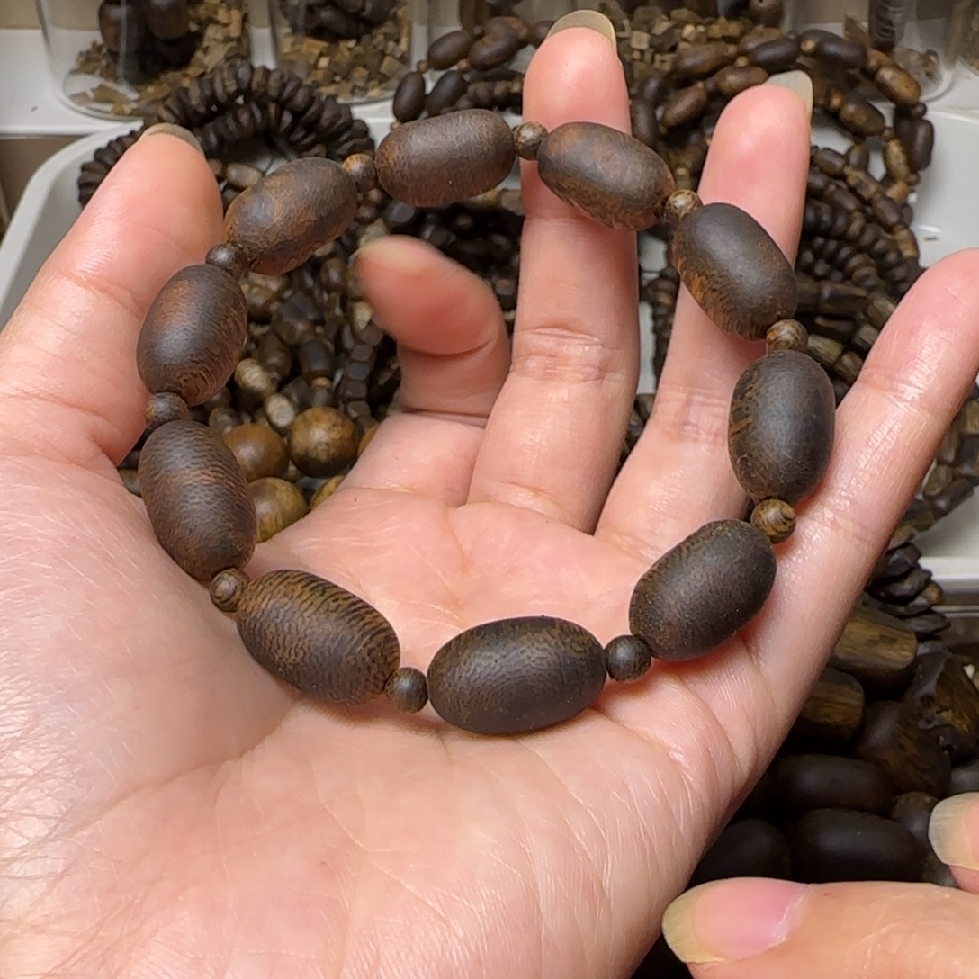 沉香手串单圈留疤老料