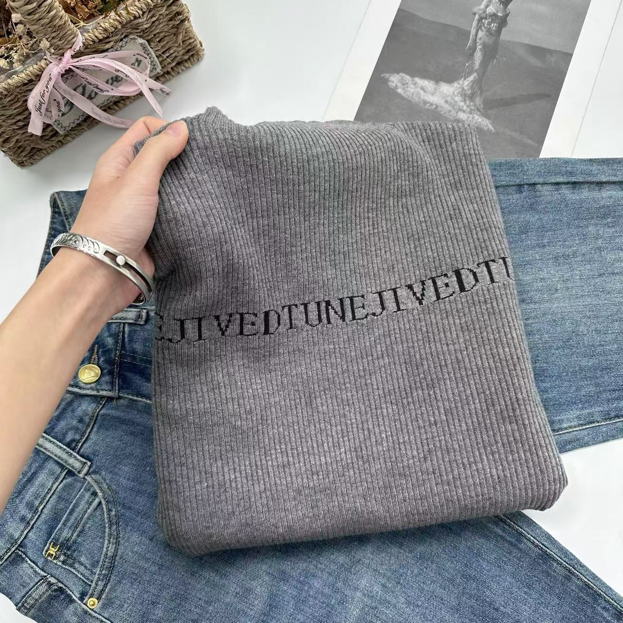 冬款   港风字母提花正肩显瘦针织衫Y5829灰