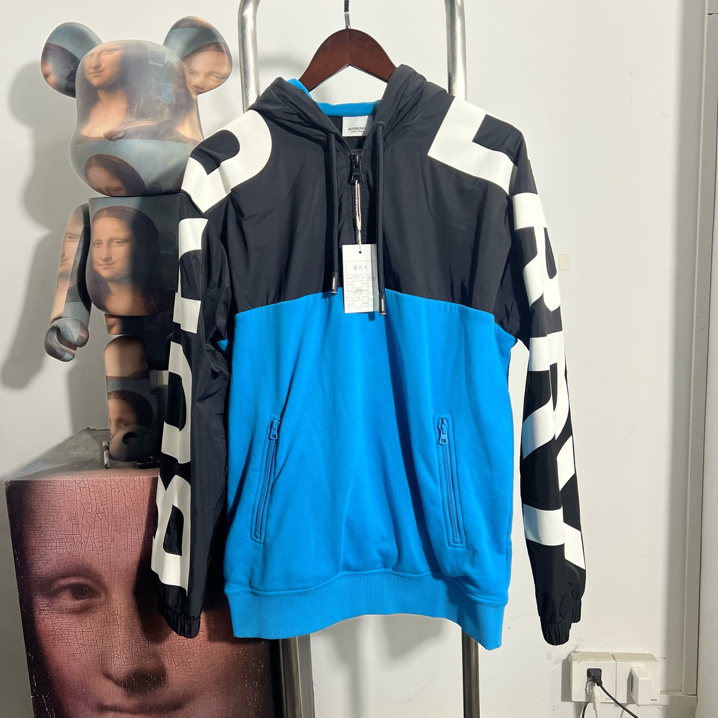 99新 BURBERRY/博柏利 冲锋衣 AA1707尺码：XS 衣长72 胸围54