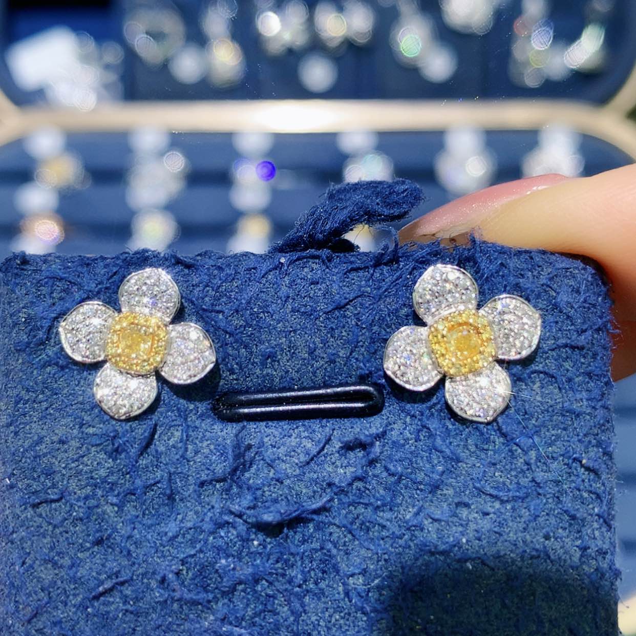 【闪购商品】钻石耳饰18K金镶嵌耳钉