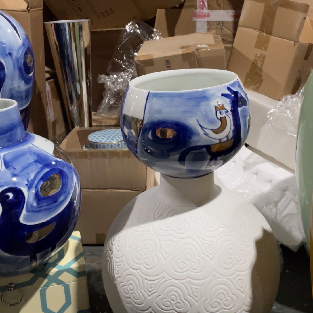 陶瓷花瓶，家居摆件。