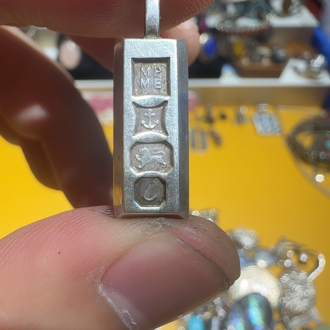 吉***鱼大理石合金吊坠的设计也是非常